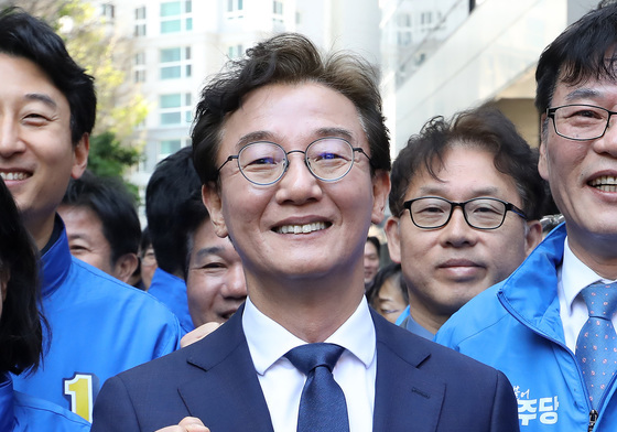 주먹 불끈 쥔 전재수