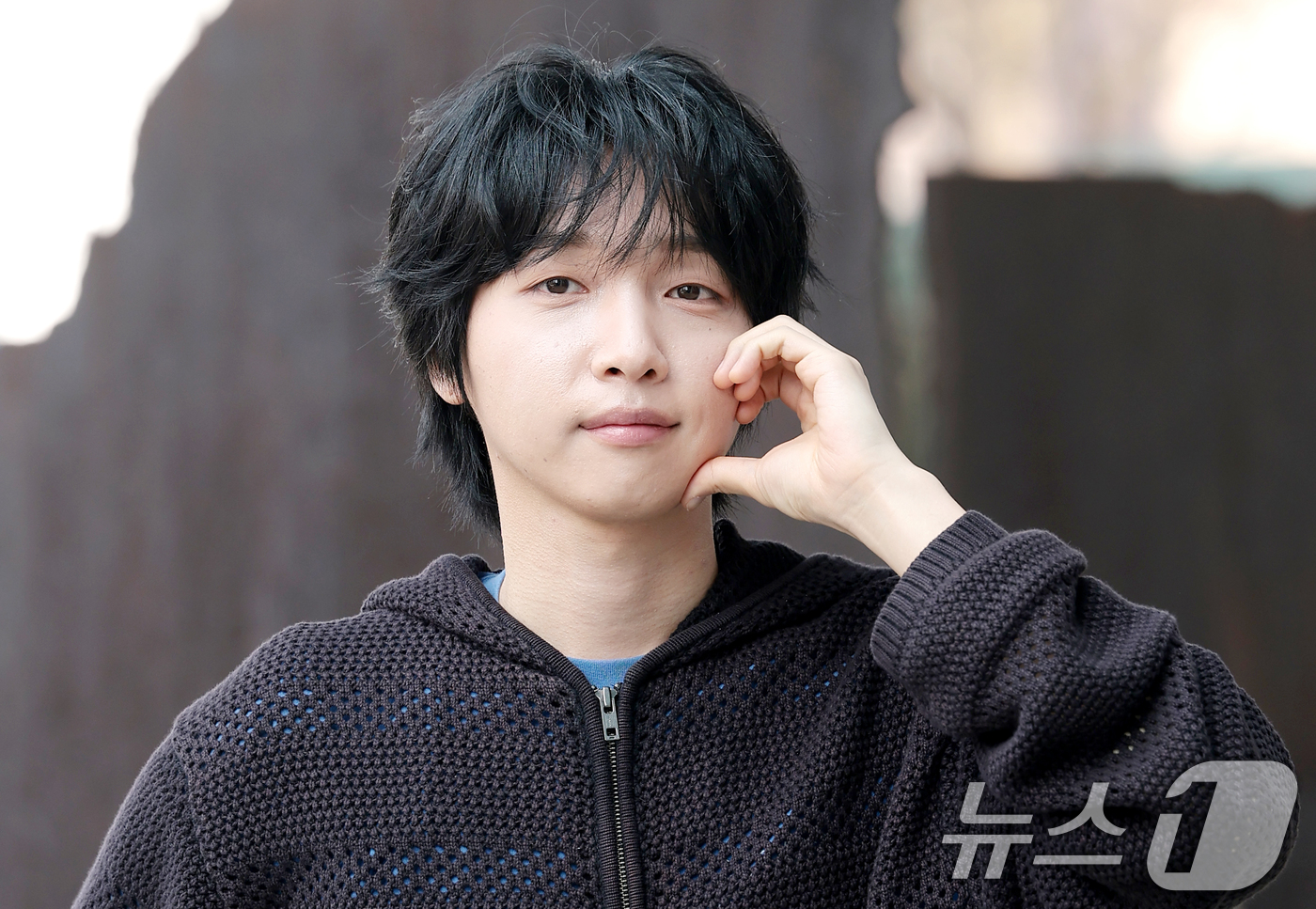 (서울=뉴스1) 권현진 기자 = 가수 정세운이 SBS 파워FM '12시엔 주현영' 출연을 위해 2일 오후 서울 양천구 SBS에 도착해 인사를 하고 있다. 2026.4.2/뉴스1
