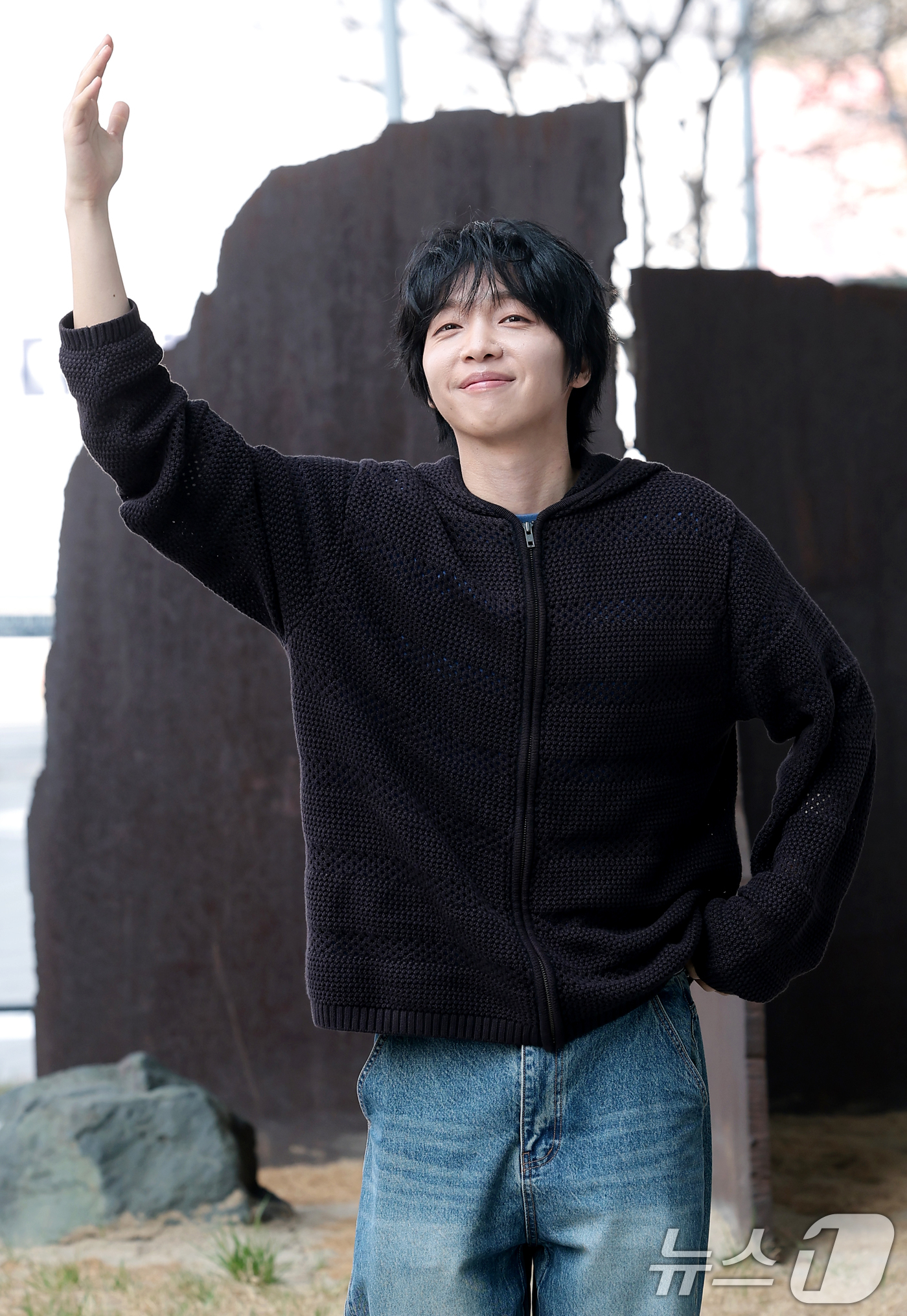 (서울=뉴스1) 권현진 기자 = 가수 정세운이 SBS 파워FM '12시엔 주현영' 출연을 위해 2일 오후 서울 양천구 SBS에 도착해 인사를 하고 있다. 2026.4.2/뉴스1