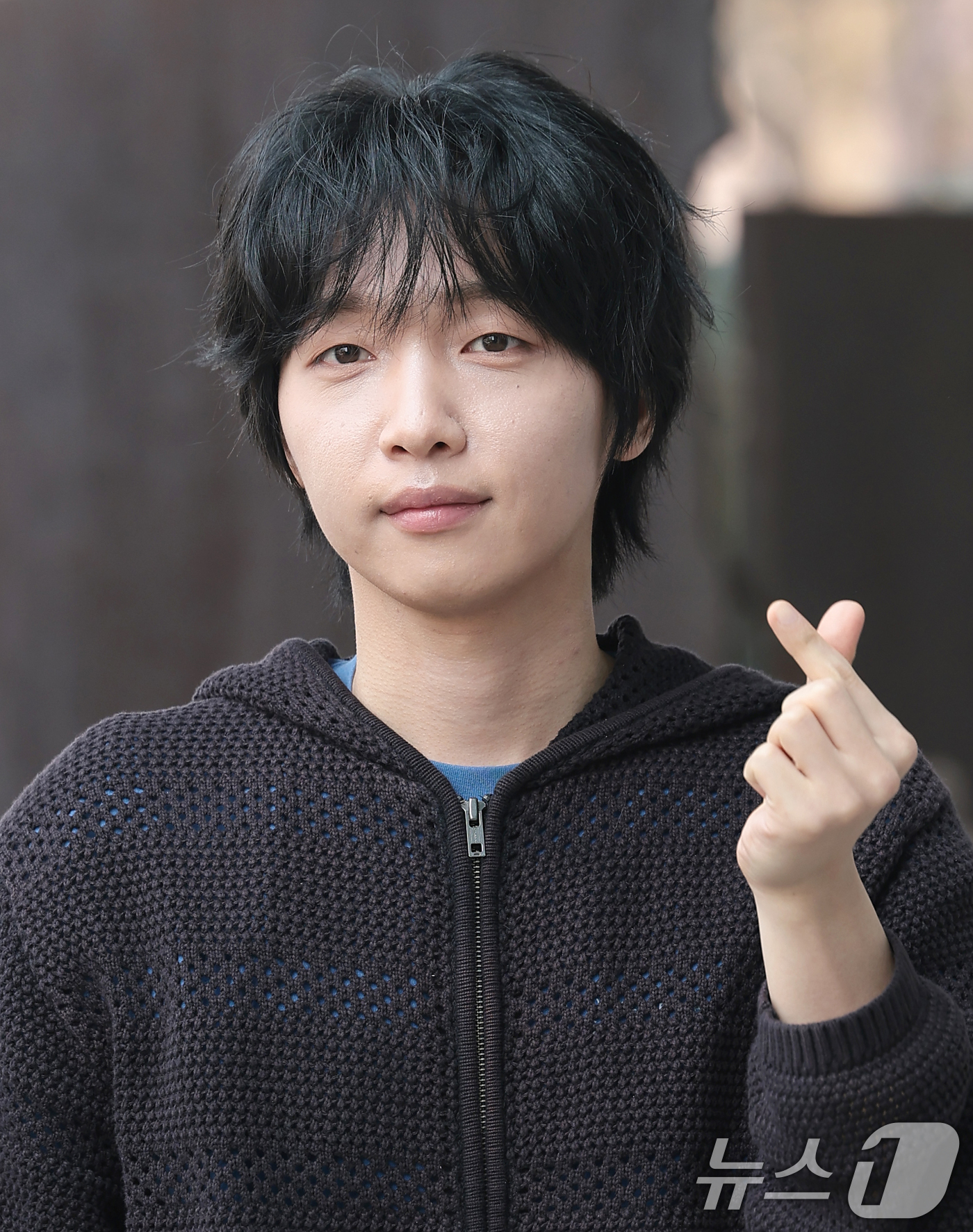 (서울=뉴스1) 권현진 기자 = 가수 정세운이 SBS 파워FM '12시엔 주현영' 출연을 위해 2일 오후 서울 양천구 SBS에 도착해 인사를 하고 있다. 2026.4.2/뉴스1