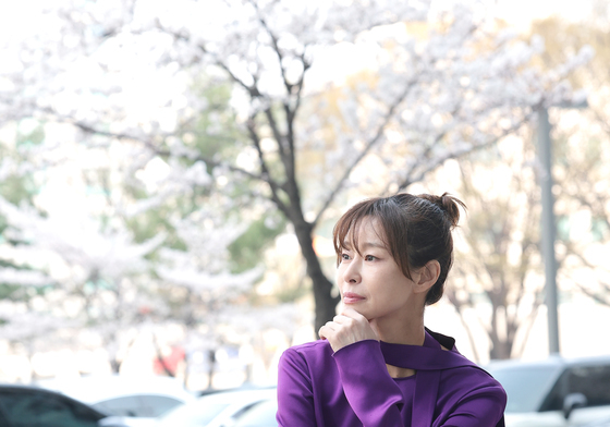 예지원, 봄 날의 우아한 '홍도'