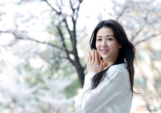 박하선, 벚꽃 아래 너무 예쁜 '홍도'