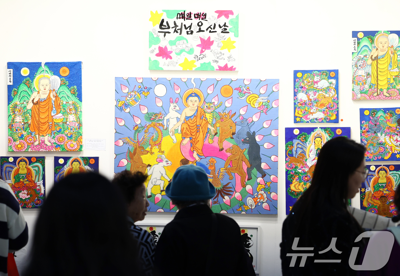 (서울=뉴스1) 김민지 기자 = 2일 오전 서울 강남구 코엑스에서 열린 '2026 서울국제불교박람회 & 제14회 붓다아트페어'에서 관람객들이 부스를 둘러보고 있다. 2026.4.2 …