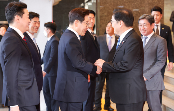 李대통령 "중동 위기, 소나기 아닌 거대 폭풍우…초당적 추경 협력 부탁"