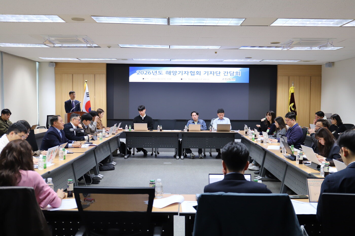 본문 이미지 - 한국해운협회는 2일 서울 여의도 본사에서 해양기자협회 간담회를 열고, 글로벌 해운시장 복합 위기 대응과 2026년 핵심 정책을 공유했다. (해운협회 제공)