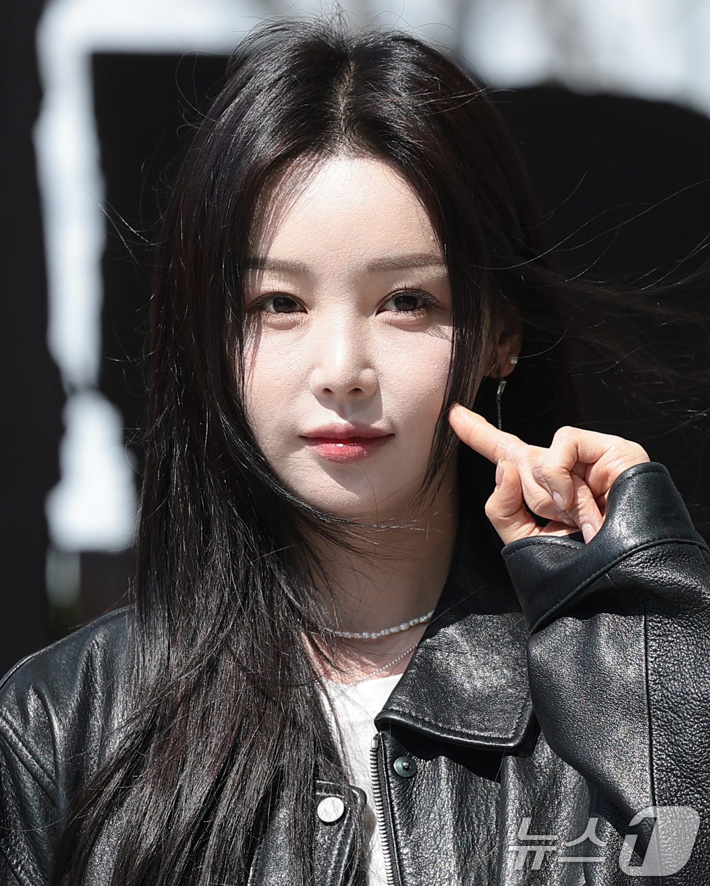 (서울=뉴스1) 권현진 기자 = 씨야의 남규리가 2일 오후 서울 양천구 SBS에 도착해 SBS 파워FM ‘두시탈출 컬투쇼’ 생방송에 앞서 포즈를 취하고 있다. 2026.4.2/뉴스 …