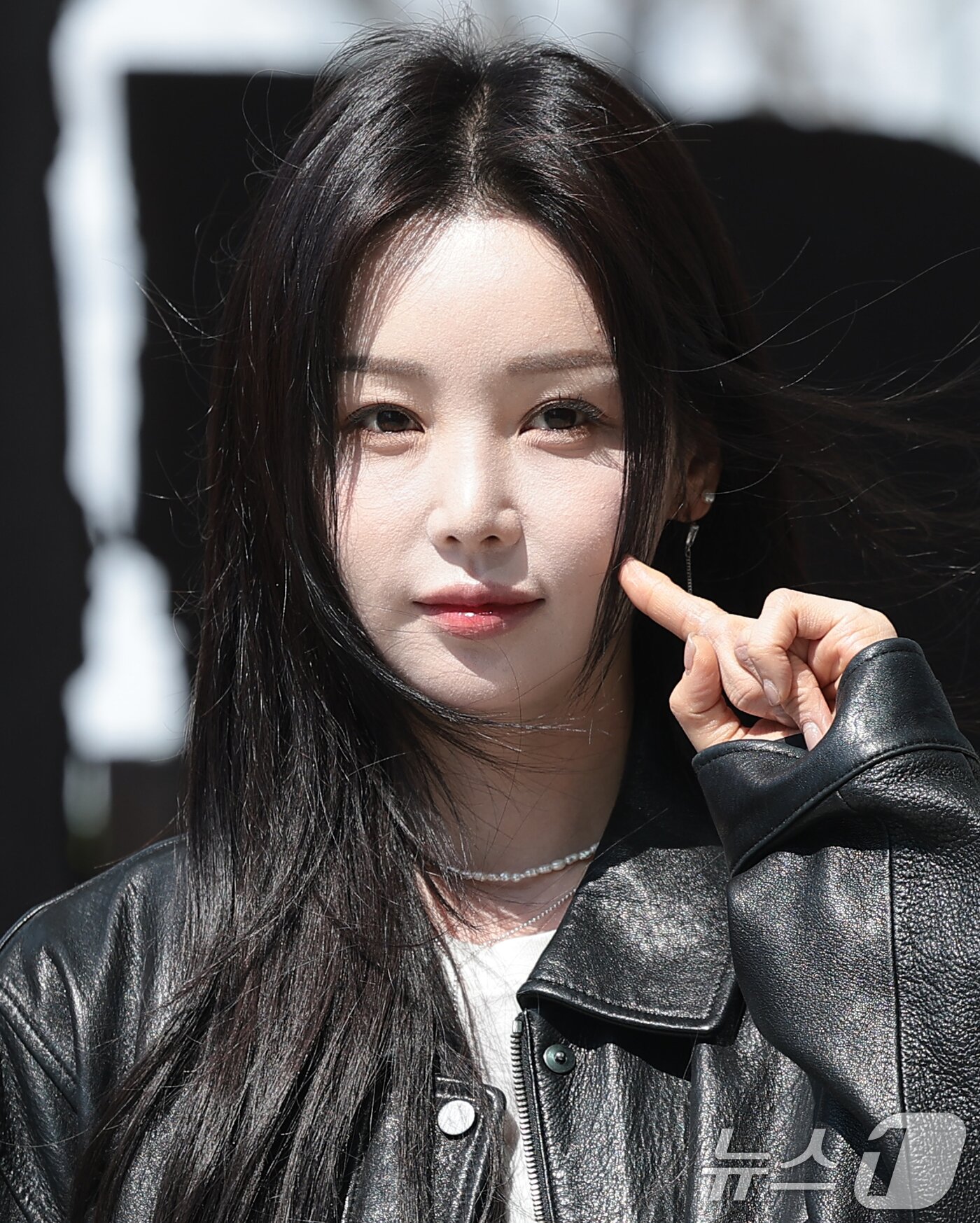 본문 이미지 - 씨야의 남규리가 2일 오후 서울 양천구 SBS에 도착해 SBS 파워FM ‘두시탈출 컬투쇼’ 생방송에 앞서 포즈를 취하고 있다. ⓒ 뉴스1 권현진 기자