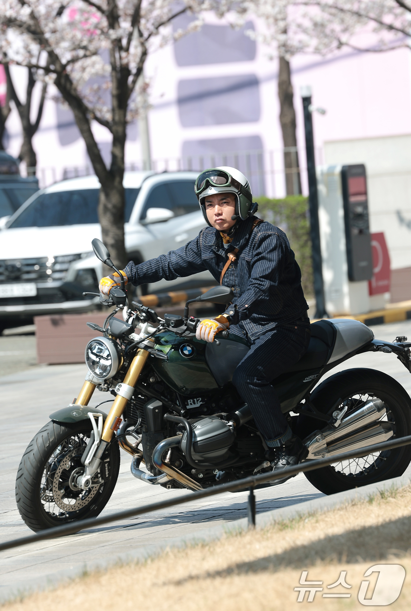 (서울=뉴스1) 권현진 기자 = 방송인 곽범이 SBS 파워FM ‘두시탈출 컬투쇼’ 생방송을 위해 2일 오후 서울 양천구 목동SBS로 들어서고 있다. 2026.4.2/뉴스1