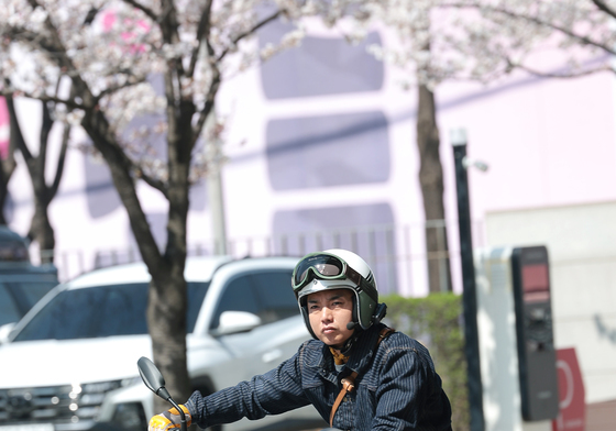 곽범, 오토바이 타고 출근