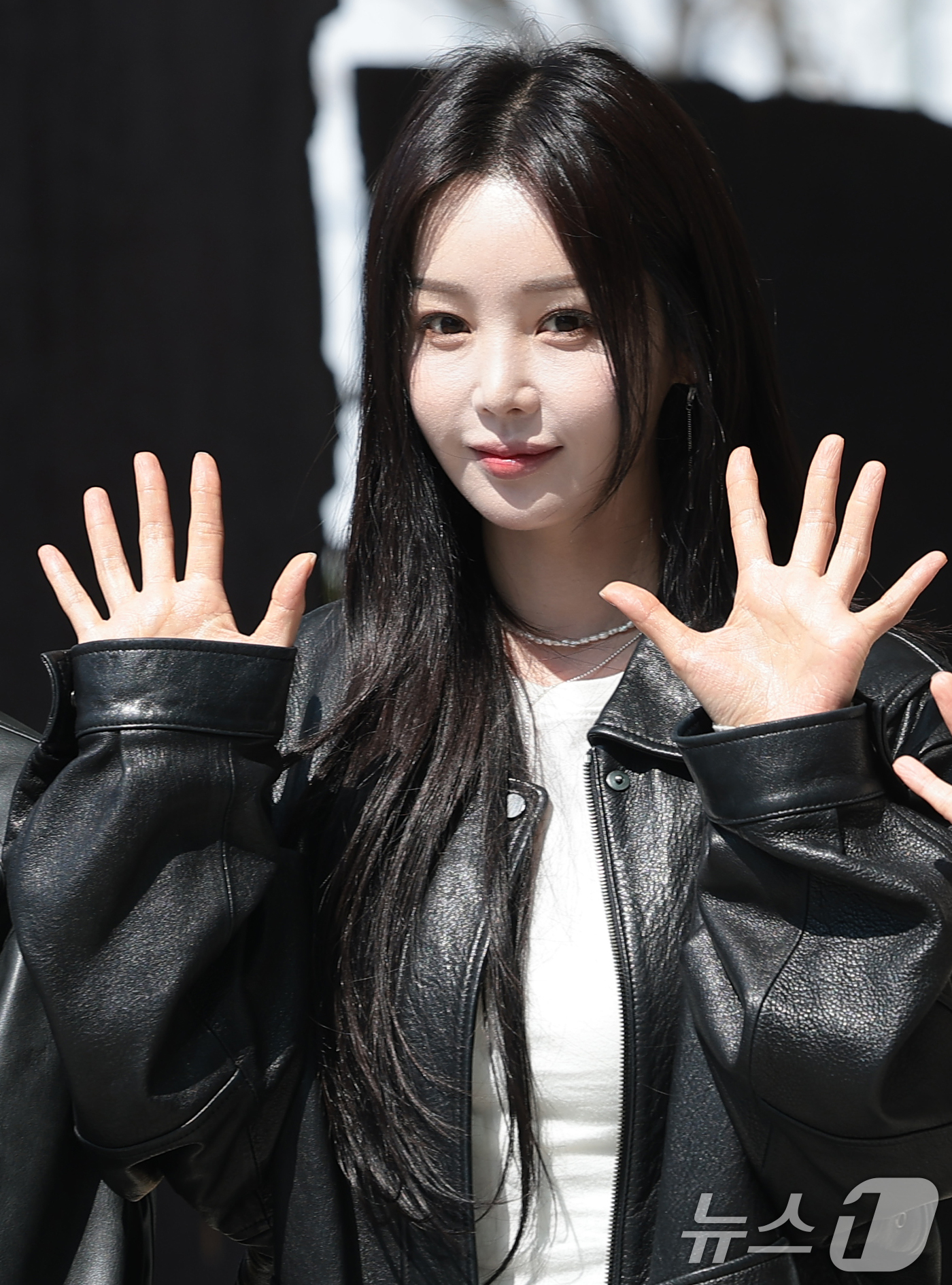 (서울=뉴스1) 권현진 기자 = 씨야의 남규리가 2일 오후 서울 양천구 SBS에 도착해 SBS 파워FM ‘두시탈출 컬투쇼’ 생방송에 앞서 인사를 하고 있다. 2026.4.2/뉴스1 …