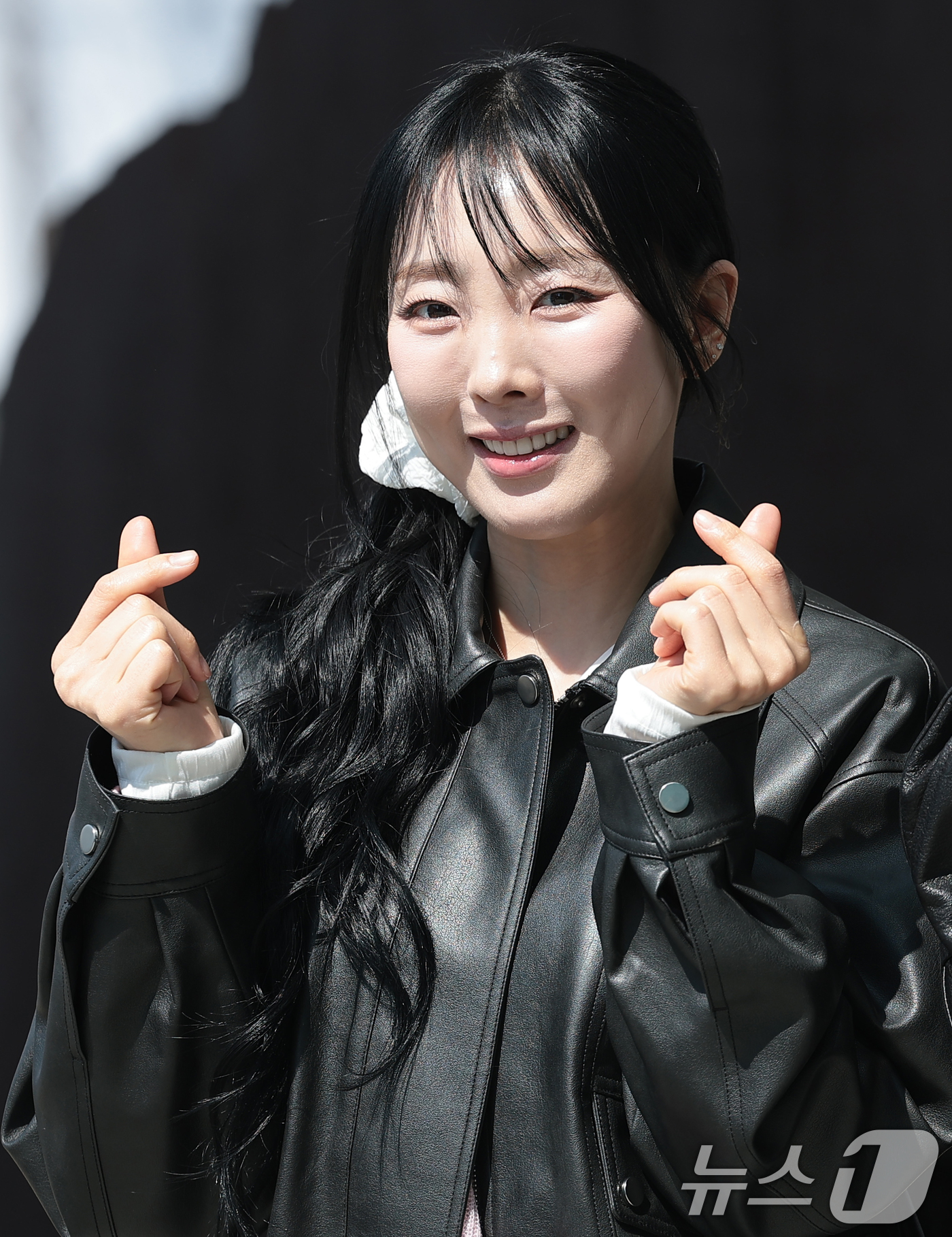 (서울=뉴스1) 권현진 기자 = 씨야의 이보람이 2일 오후 서울 양천구 SBS에 도착해 SBS 파워FM ‘두시탈출 컬투쇼’ 생방송에 앞서 포즈를 취하고 있다. 2026.4.2/뉴스 …