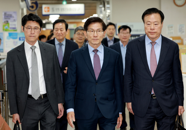 김문수 전 장관, 공직선거법위반 결심공판 출석