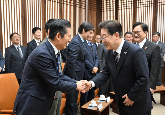 [속보] 李대통령, 환담 후 본회의장 입장…곧 추경 시정연설