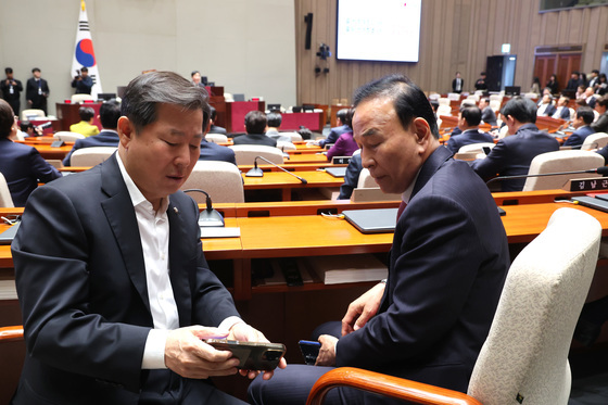현안 논의하는 박덕흠·이철규