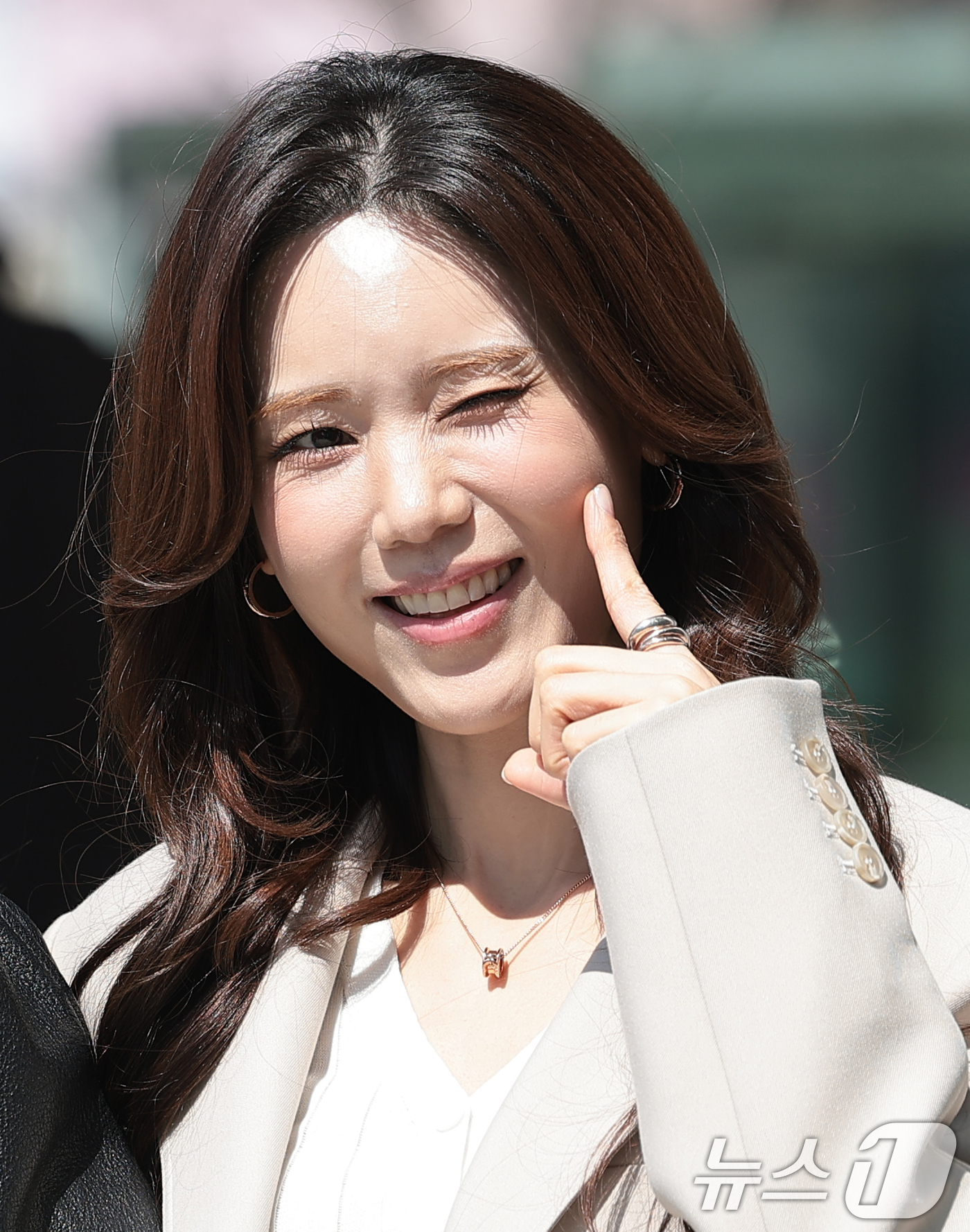 (서울=뉴스1) 권현진 기자 = 씨야의 김연지가 2일 오후 서울 양천구 SBS에 도착해 SBS 파워FM ‘두시탈출 컬투쇼’ 생방송에 앞서 포즈를 취하고 있다. 2026.4.2/뉴스 …