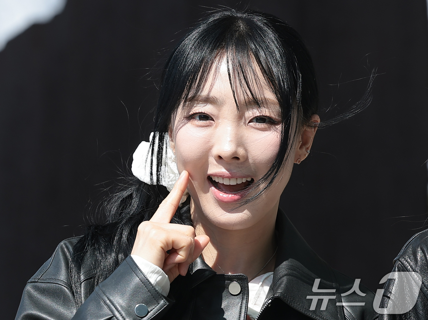 (서울=뉴스1) 권현진 기자 = 씨야의 이보람이 2일 오후 서울 양천구 SBS에 도착해 SBS 파워FM ‘두시탈출 컬투쇼’ 생방송에 앞서 포즈를 취하고 있다. 2026.4.2/뉴스 …