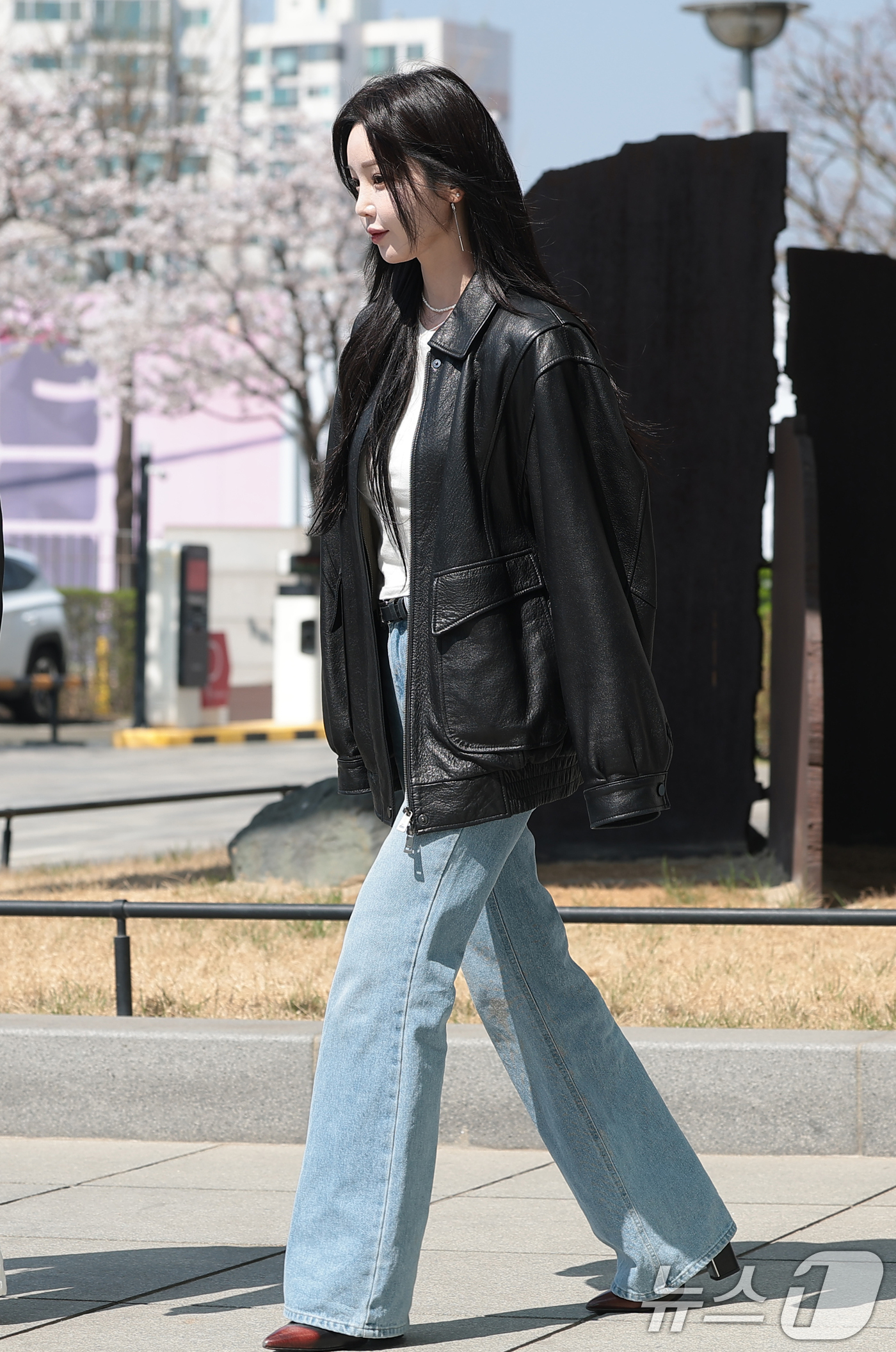 (서울=뉴스1) 권현진 기자 = 씨야의 남규리가 SBS 파워FM ‘두시탈출 컬투쇼’ 생방송을 위해 2일 오후 서울 양천구 목동SBS로 들어서고 있다. 2026.4.2/뉴스1