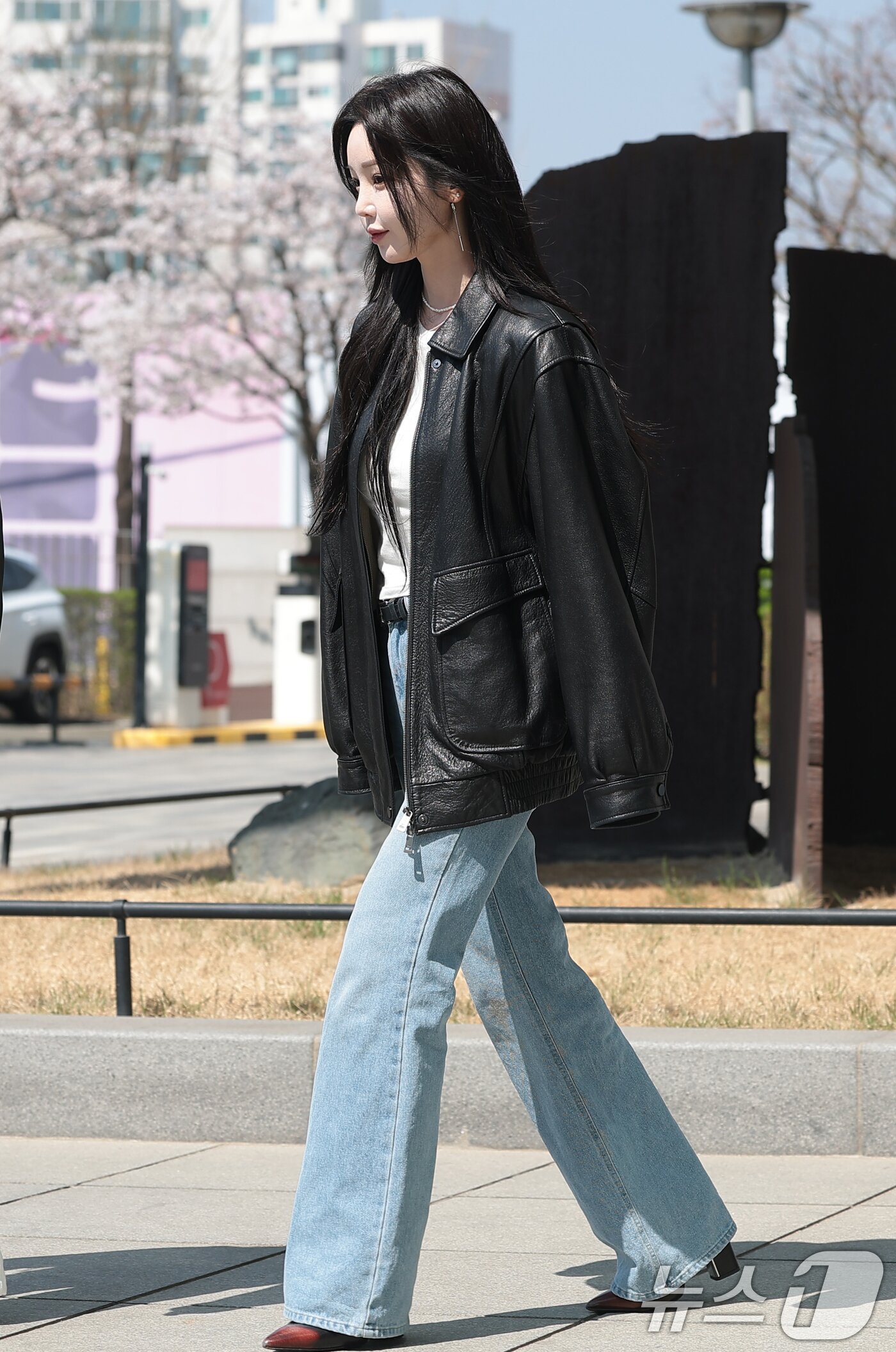 본문 이미지 - 씨야의 남규리가 SBS 파워FM ‘두시탈출 컬투쇼’ 생방송을 위해 2일 오후 서울 양천구 목동SBS로 들어서고 있다. 2026.4.2 ⓒ 뉴스1 권현진 기자