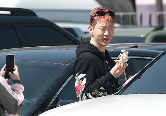 인형 선물 받은 조권