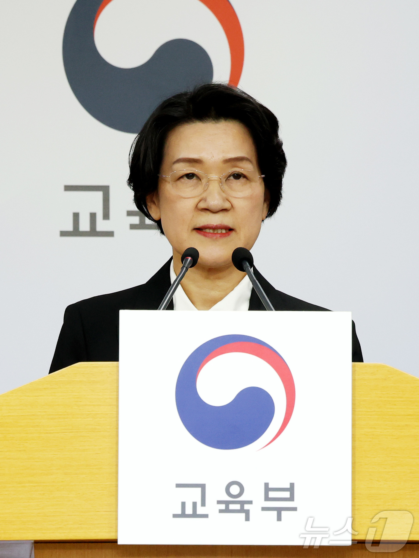 (세종=뉴스1) 김기남 기자 = 최은옥 교육부 차관이 2일 세종시 정부세종청사에서  지방정부가 지역 발전 전략과 연계해 대학을 육성하는 지역 혁신 중심 대학지원책의 라이즈재구조화 …