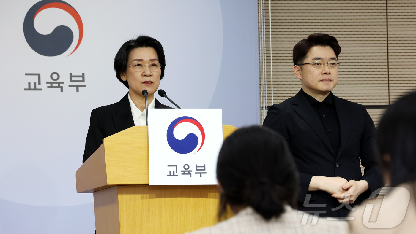 (세종=뉴스1) 김기남 기자 = 최은옥 교육부 차관이 2일 세종시 정부세종청사에서  지방정부가 지역 발전 전략과 연계해 대학을 육성하는 지역 혁신 중심 대학지원책의 라이즈재구조화 …