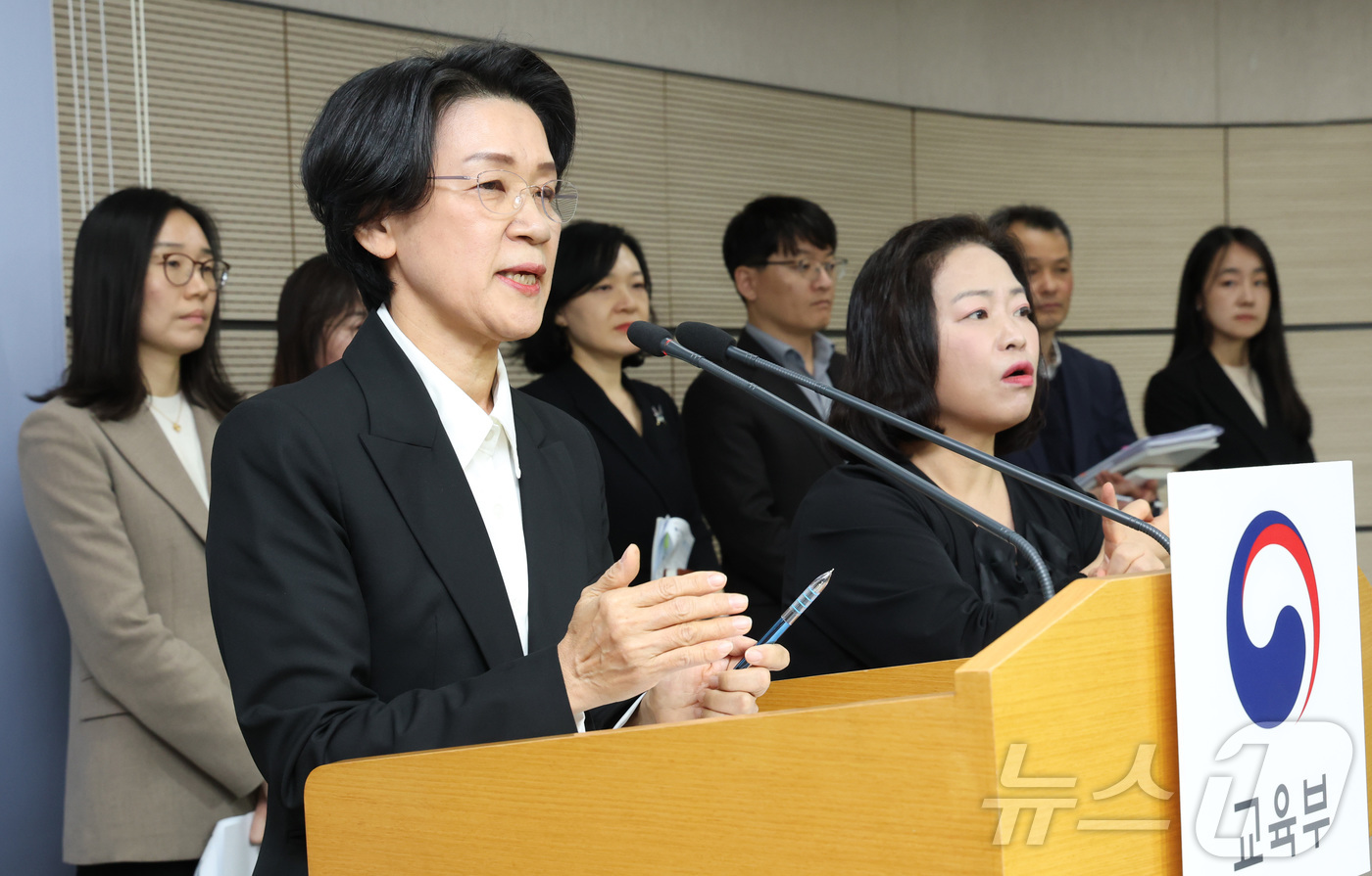 (세종=뉴스1) 김기남 기자 = 최은옥 교육부 차관이 2일 세종시 정부세종청사에서  지방정부가 지역 발전 전략과 연계해 대학을 육성하는 지역 혁신 중심 대학지원책의 라이즈재구조화 …