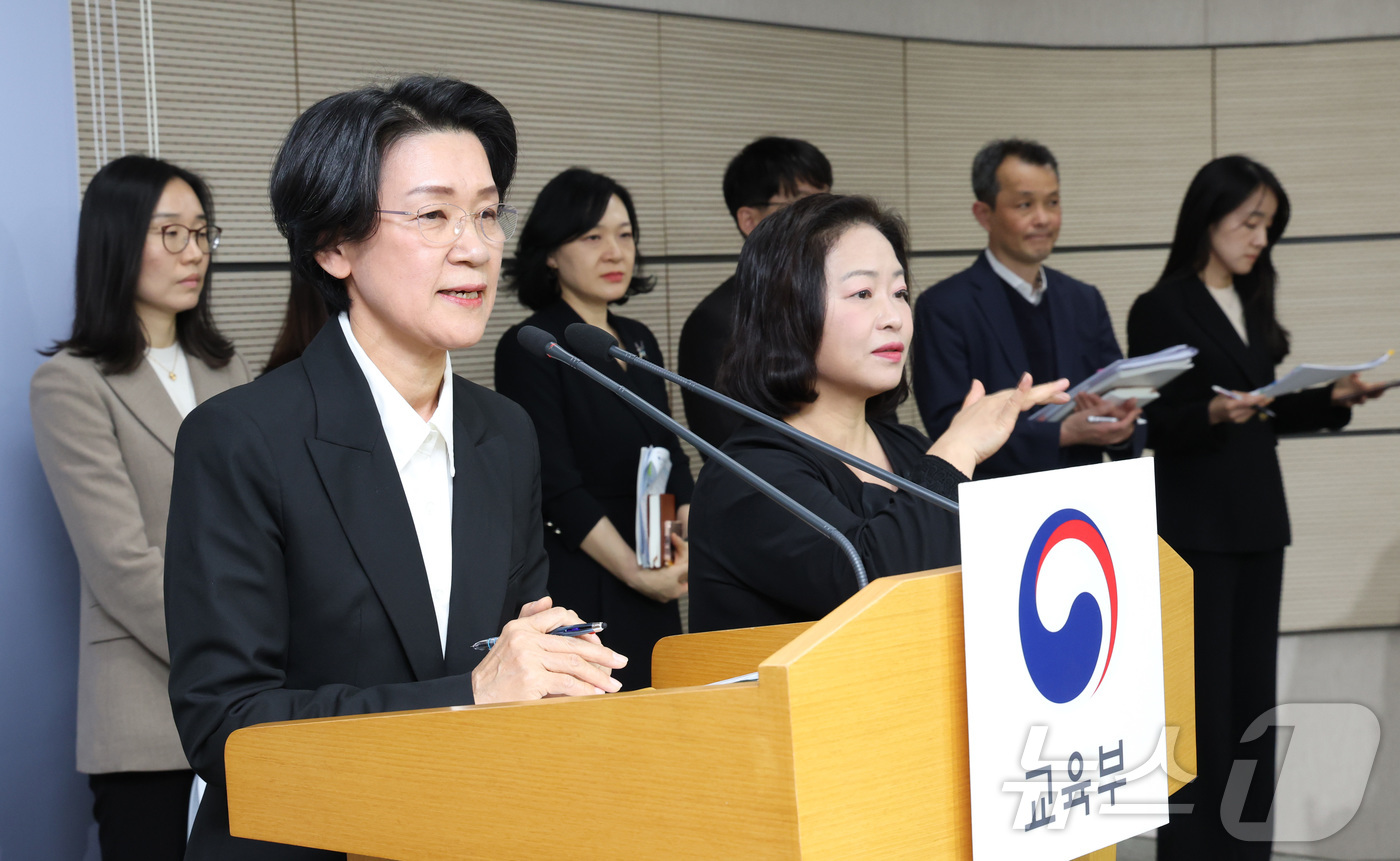 (세종=뉴스1) 김기남 기자 = 최은옥 교육부 차관이 2일 세종시 정부세종청사에서  지방정부가 지역 발전 전략과 연계해 대학을 육성하는 지역 혁신 중심 대학지원책의 라이즈재구조화 …