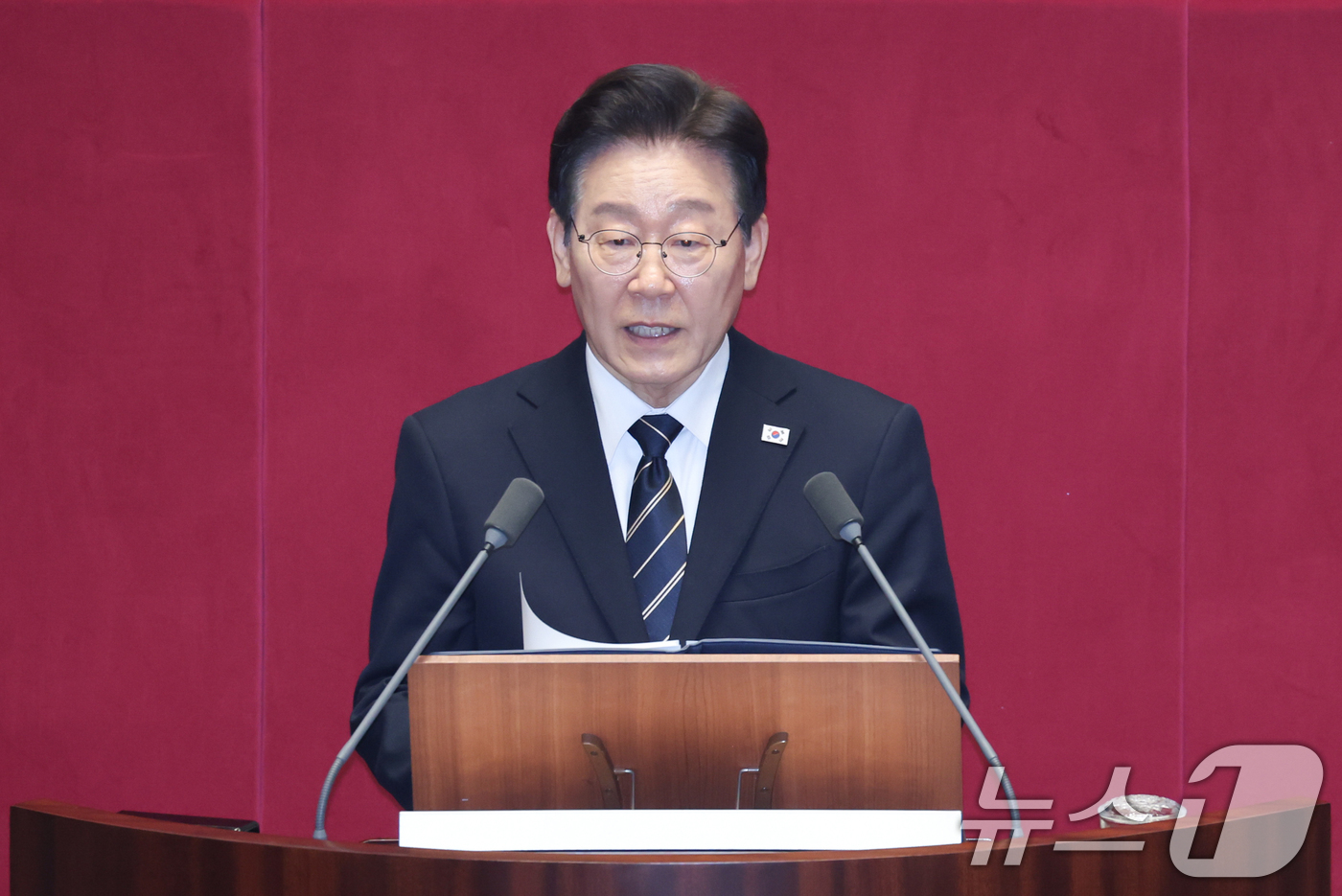 (서울=뉴스1) 이재명 기자 = 이재명 대통령이 2일 서울 여의도 국회에서 중동 사태 대응을 위한 추가경정예산(추경)안에 대한 시정연설을 하고 있다. 2026.4.2/뉴스1