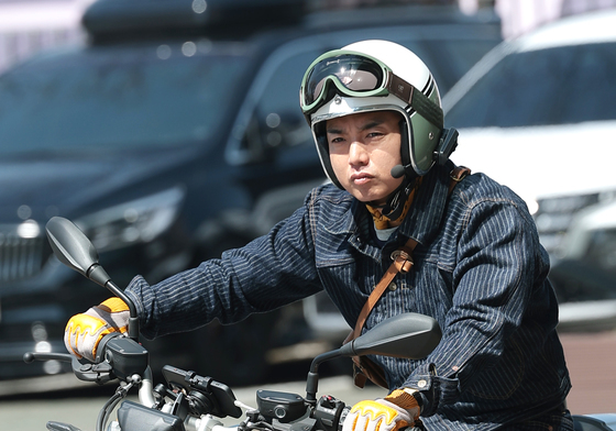 곽범, 바이크 타고 '컬투쇼' 출근