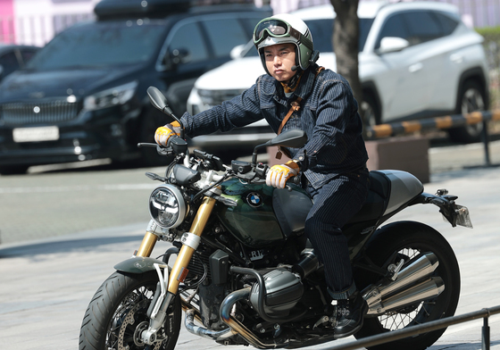 바이크 타고 목동 도착한 곽범