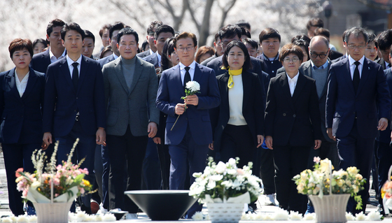'부산시장 출마' 전재수 "盧대통령의 꿈, 해양수도 완성하겠다"