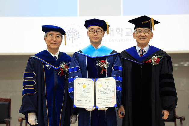 위위에 동방케임브리지교육그룹 이사장, 명지대 명예 박사 학위 받아