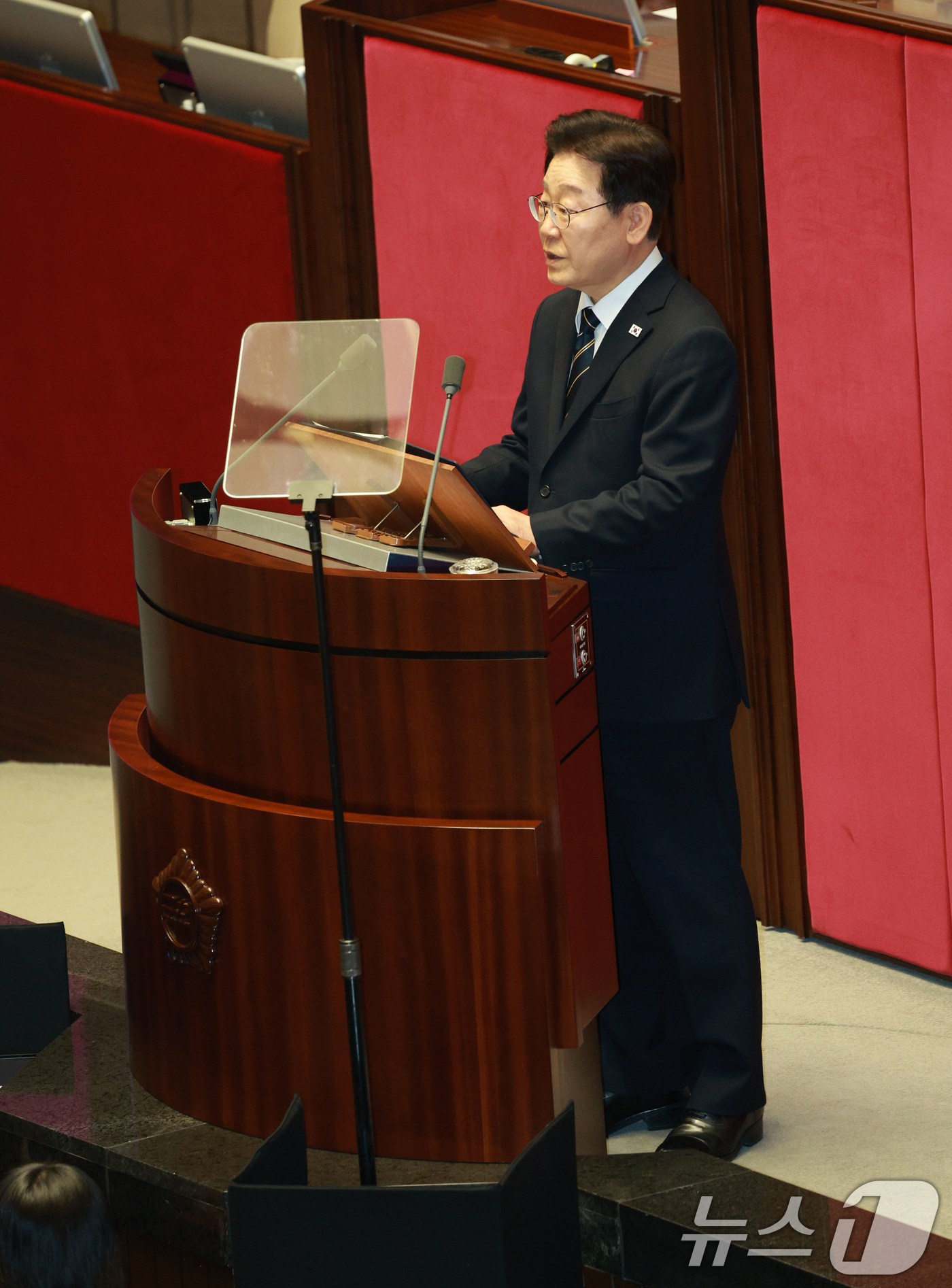 (서울=뉴스1) 이재명 기자 = 이재명 대통령이 2일 서울 여의도 국회에서 중동 사태 대응을 위한 추가경정예산(추경)안에 대한 시정연설을 하고 있다. 2026.4.2/뉴스1