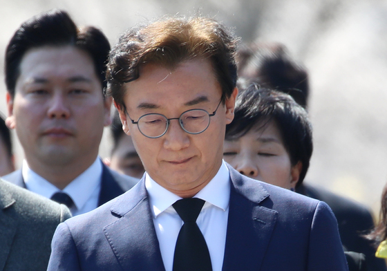 부산시장 출마 선언 전재수, 노무현 전 대통령 묘역 참배