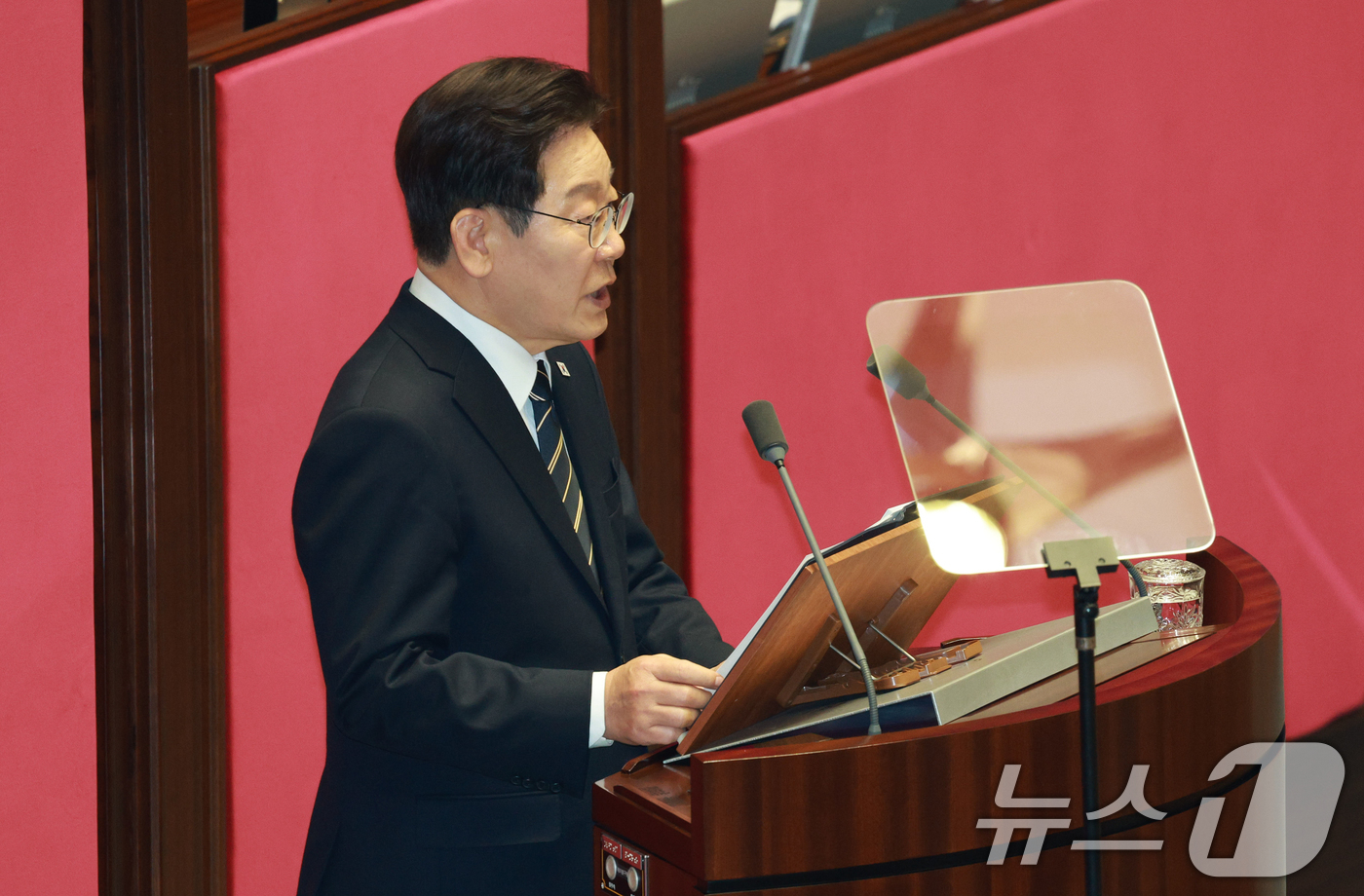 (서울=뉴스1) 이재명 기자 = 이재명 대통령이 2일 서울 여의도 국회에서 중동 사태 대응을 위한 추가경정예산(추경)안에 대한 시정연설을 하고 있다. 2026.4.2/뉴스1