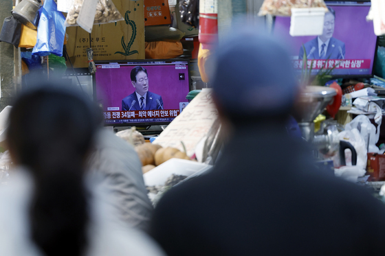 추경 시정연설 지켜보는 시민들