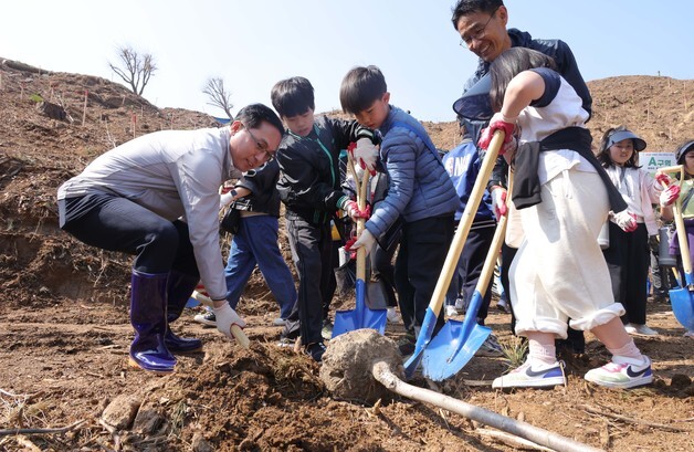 대전 동구, 식목일 맞아 추동서 나무심기…산림복원·녹색문화 조성