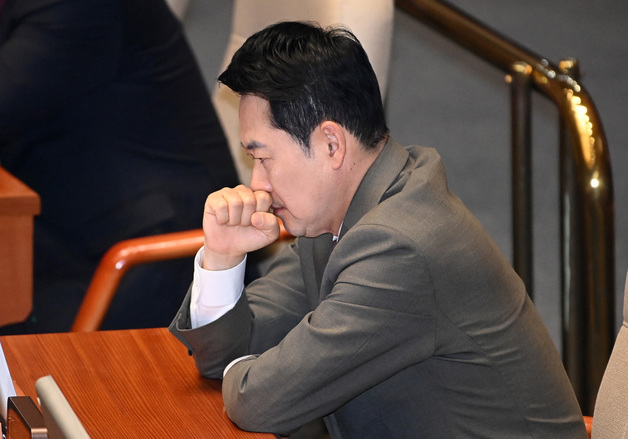 국힘 지지율 최악, 민주당과 30%p 최대 격차…20%선도 붕괴