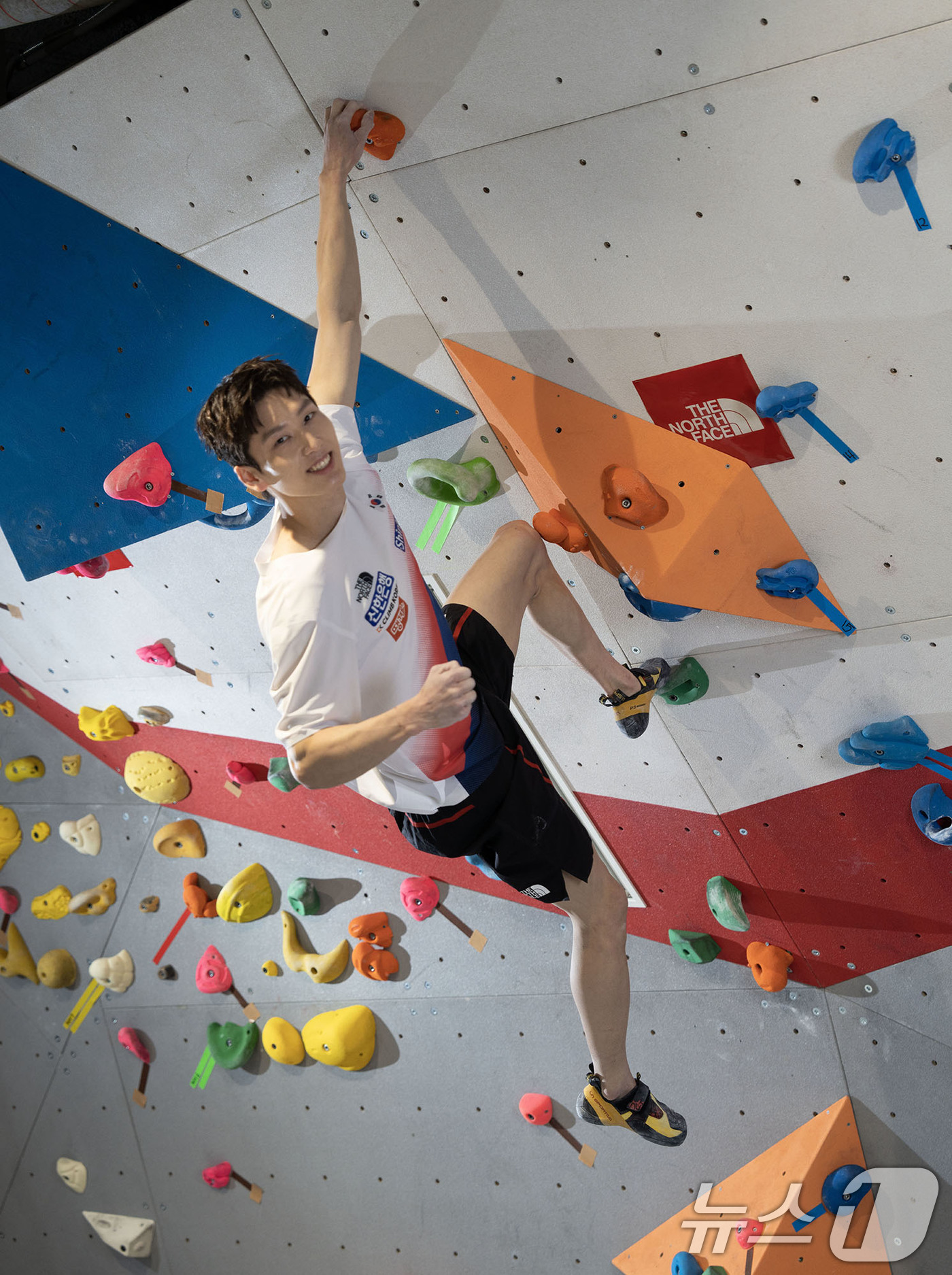 (서울=뉴스1) = 글로벌 아웃도어 브랜드 노스페이스가 2일 스포츠클라이밍 국가대표 이도현 선수와의 후원 계약을 체결했다고 밝혔다.노스페이스는 이도현 선수를 비롯해, 서채현, 정지 …