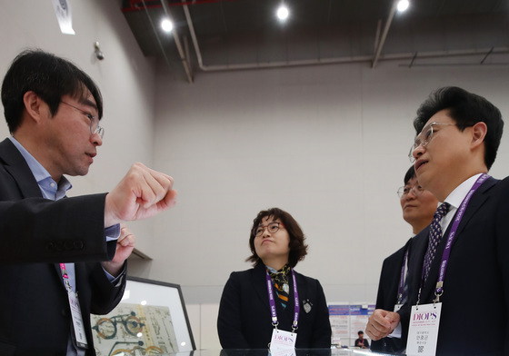 '대국국제안경전' 안경 유물부터 스마트 글라스까지