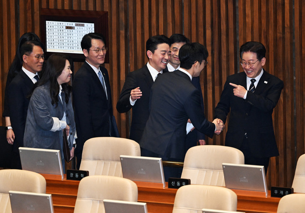박충권 "정동영 선넘어, 외안 챙겨달라"에 李대통령 "거기도 선 세게 넘더만"