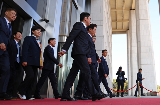 국회 나서는 이재명 대통령