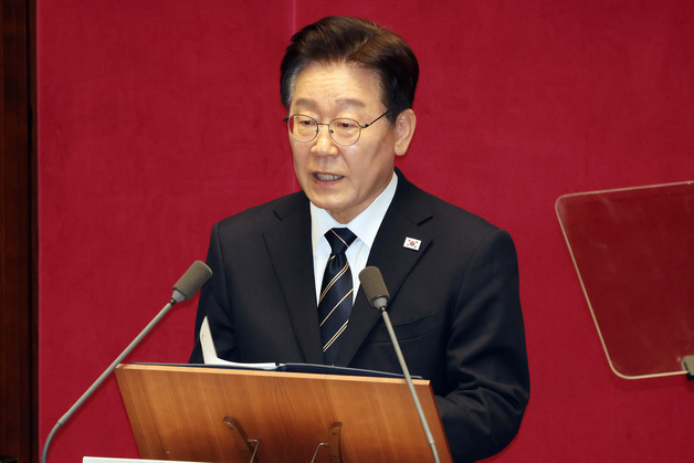 '위기' 28번 외친 李대통령…'극복' 넥타이 매고 '하나 된 힘' 당부