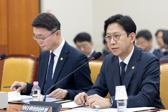 답변하는 배경훈 부총리