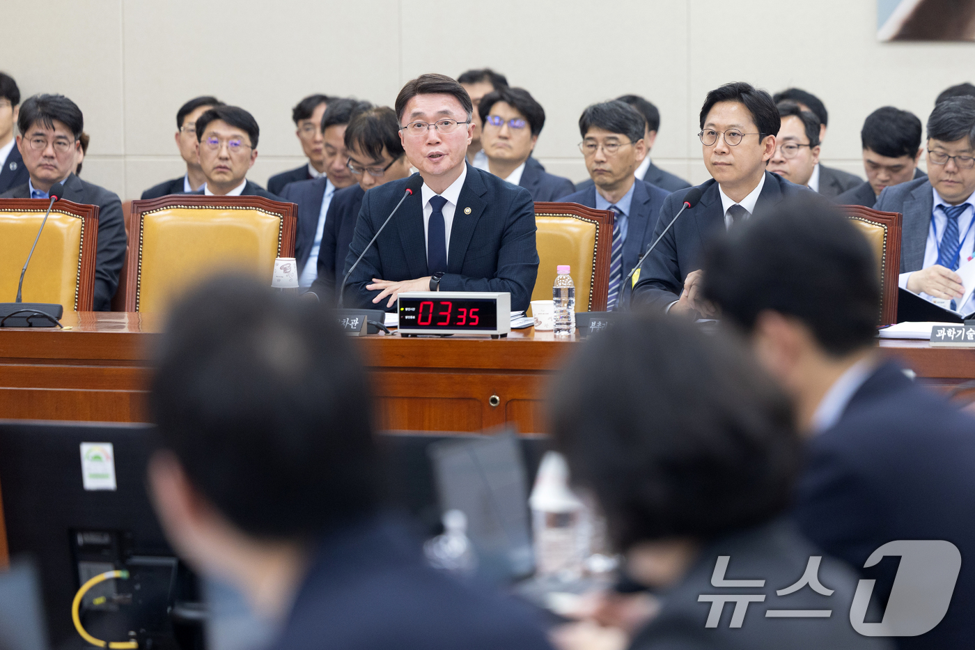 (서울=뉴스1) 이승배 기자 = 2일 서울 여의도 국회에서 열린 제433회국회(임시회) 과학기술정보방송통신위원회 제4차 전체회의에서 류제명 과학기술정보통신부 제2차관이 의원 질의에 …