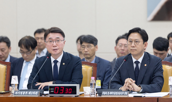 질의 답변하는 류제명 2차관