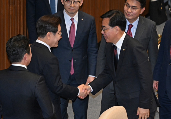 송언석 '국조특위 중단하라…李대통령 재판 받으면 될 일"