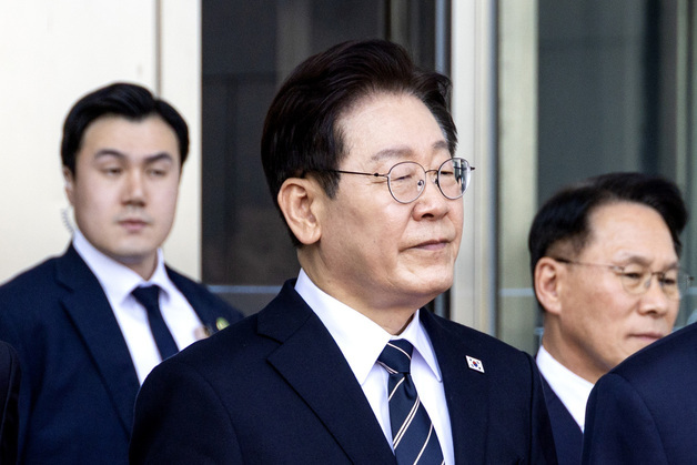 李대통령 67%·민주 48% 동반 최고…국힘 18% 최저[갤럽]