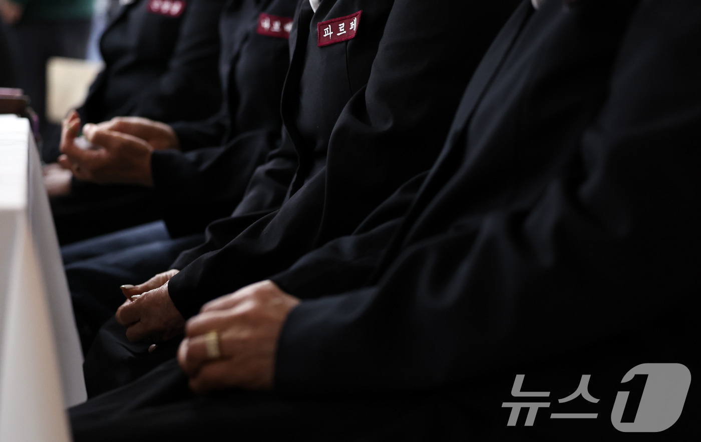 (서울=뉴스1) 구윤성 기자 = 2일 오후 서울 종로구 성균관컨벤션웨딩홀에서 종로구 주최로 열린 어르신 새 인연 찾기 행사 '종로 굿라이프 챌린지'에서 참가 어르신들이 대화의 시간 …