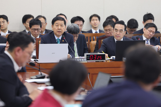 추경 예산 답변하는 구윤철